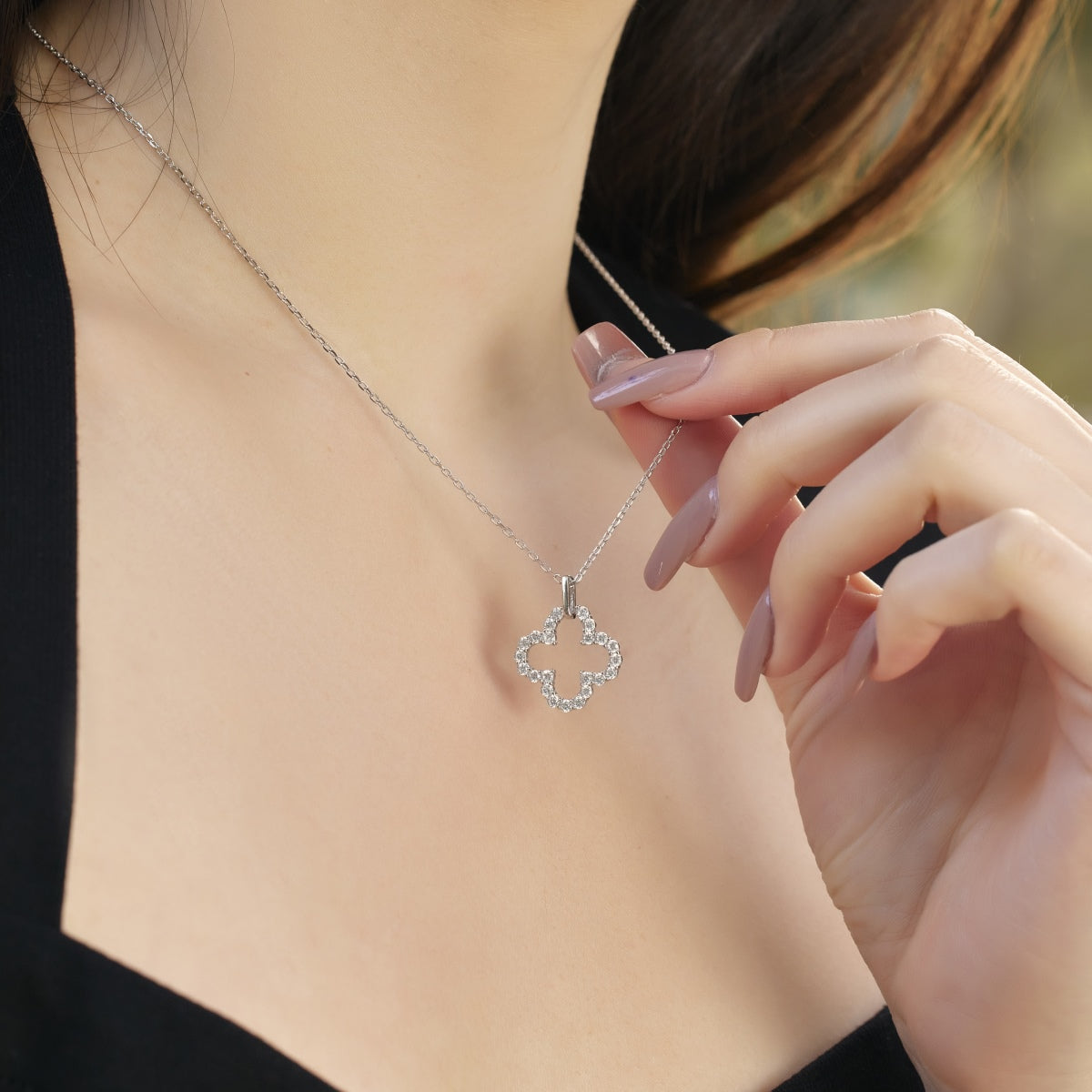[Amore Jewelry]Four-Leaf Clover Hollow Design Exquisite Necklace