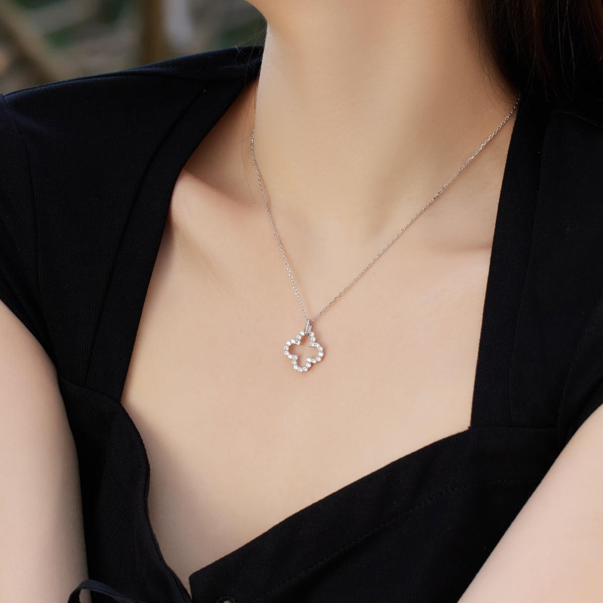 [Amore Jewelry]Four-Leaf Clover Hollow Design Exquisite Necklace