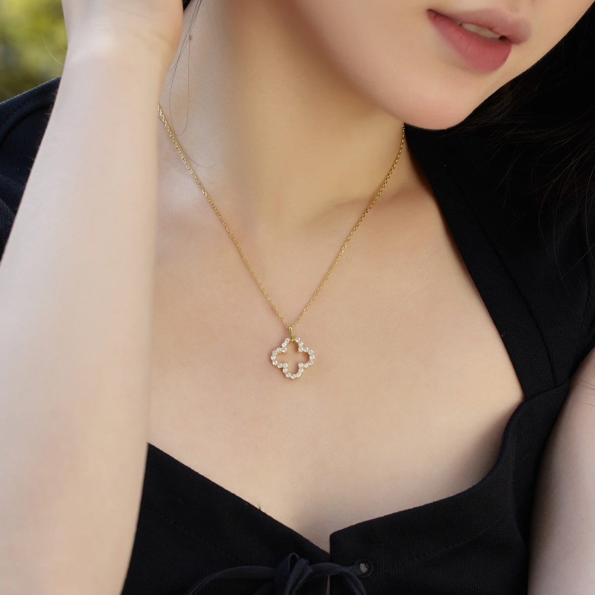 [Amore Jewelry]Four-Leaf Clover Hollow Design Exquisite Necklace