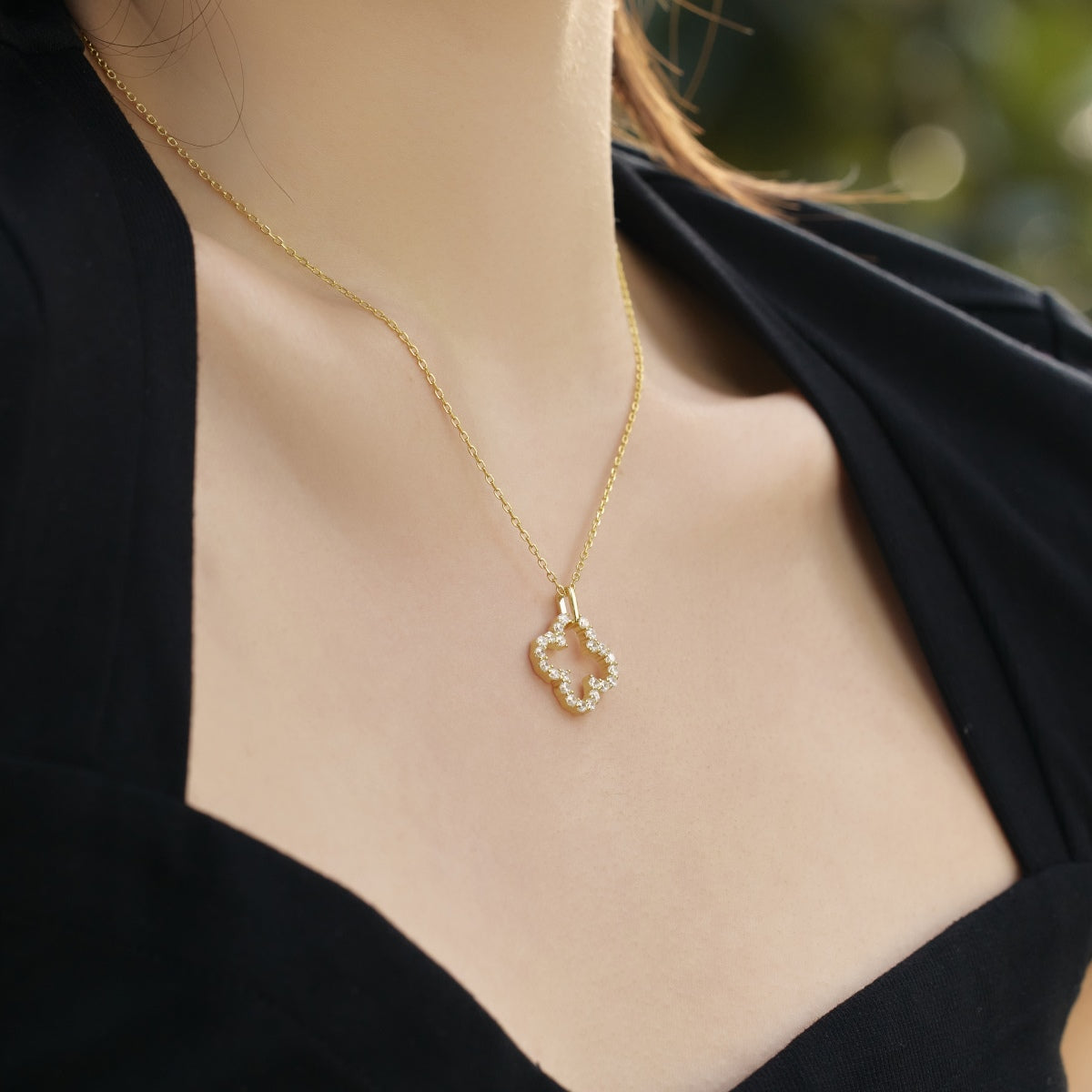 [Amore Jewelry]Four-Leaf Clover Hollow Design Exquisite Necklace