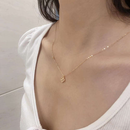 [Amore Jewelry]Delicate Flower Shape Necklace
