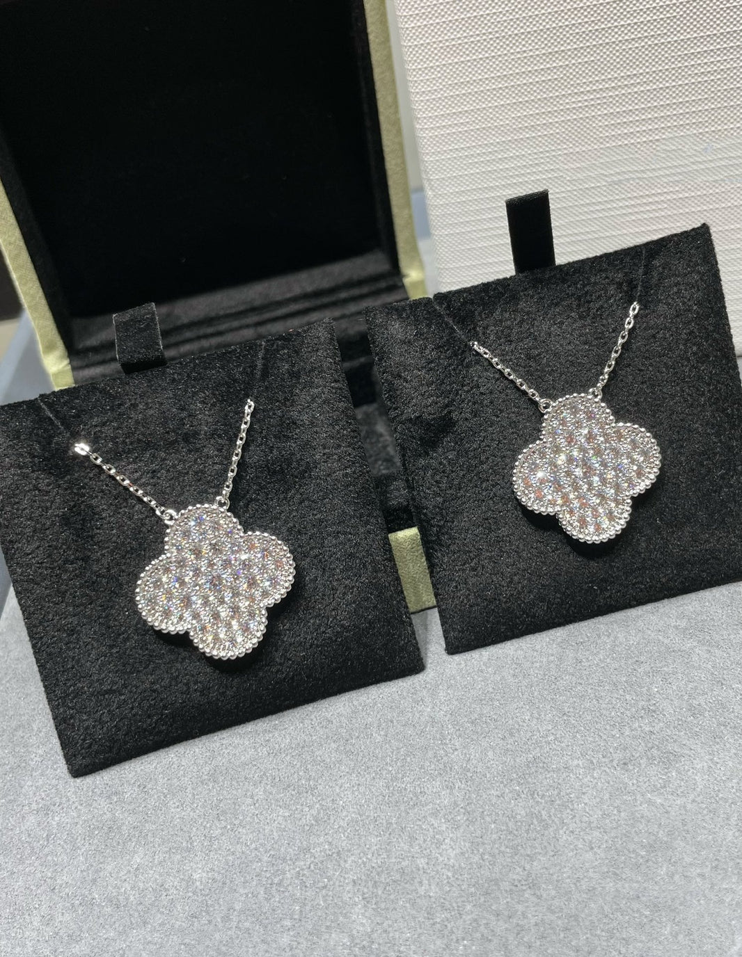 [Amore Jewelry]CLOVER 25MM LARGE PENDANT DIAMOND PAVED SILVER NECKLACE